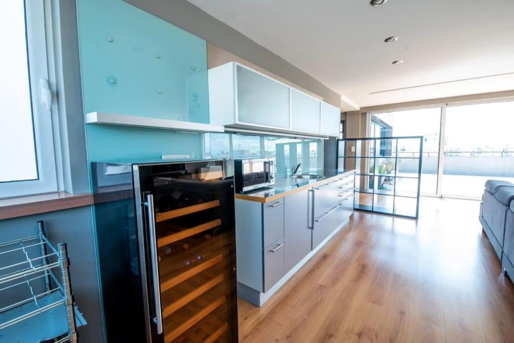 Luxury Loft By Boy Apartment พาทรา ภายนอก รูปภาพ