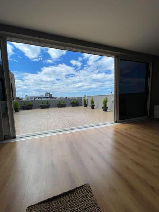 Luxury Loft By Boy Apartment พาทรา ภายนอก รูปภาพ